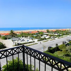Arianna 3*, Marina di Pietrasanta Italien